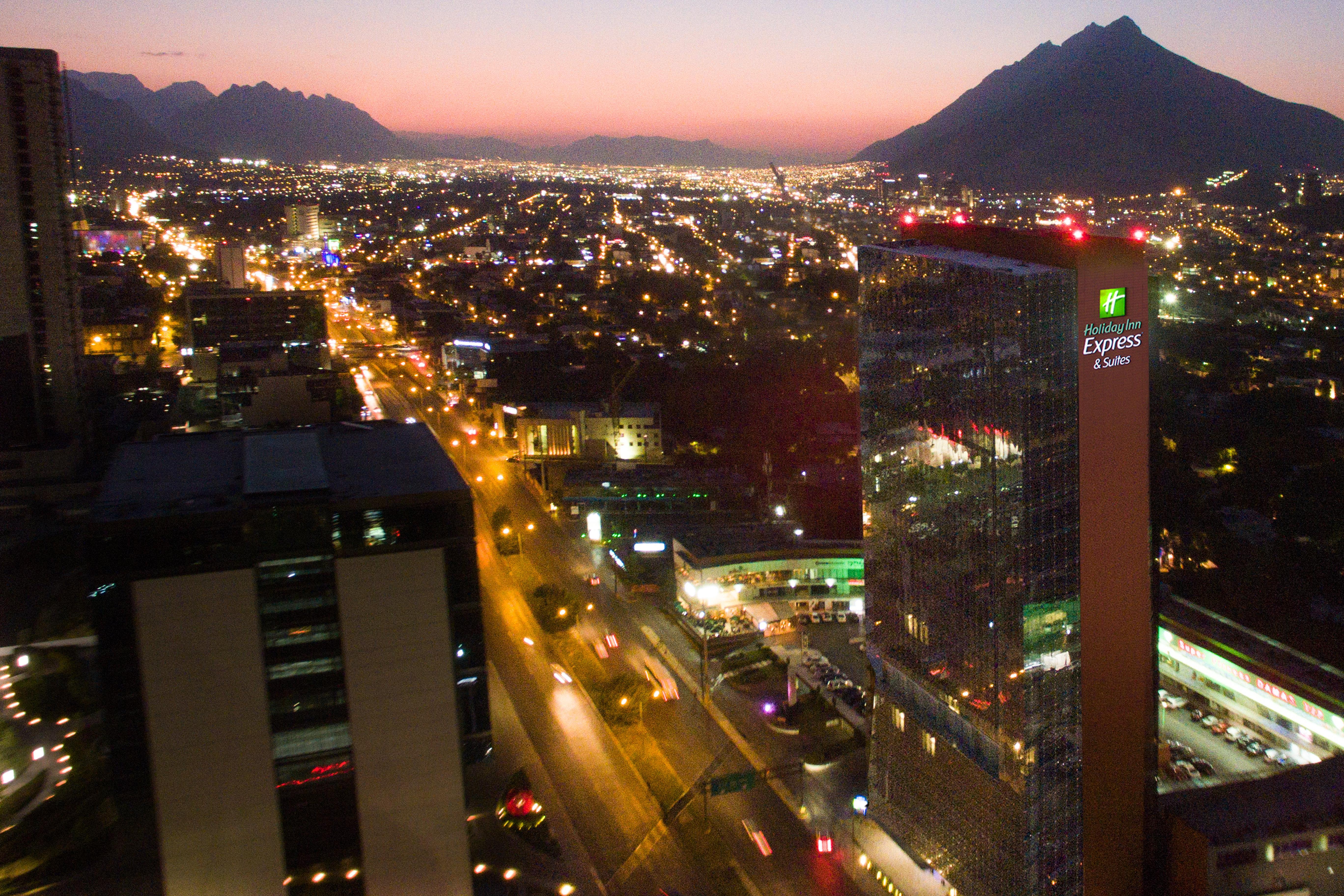 Holiday Inn Express & Suites Monterrey Valle By Ihg San Pedro Garza Garcia Bagian luar foto