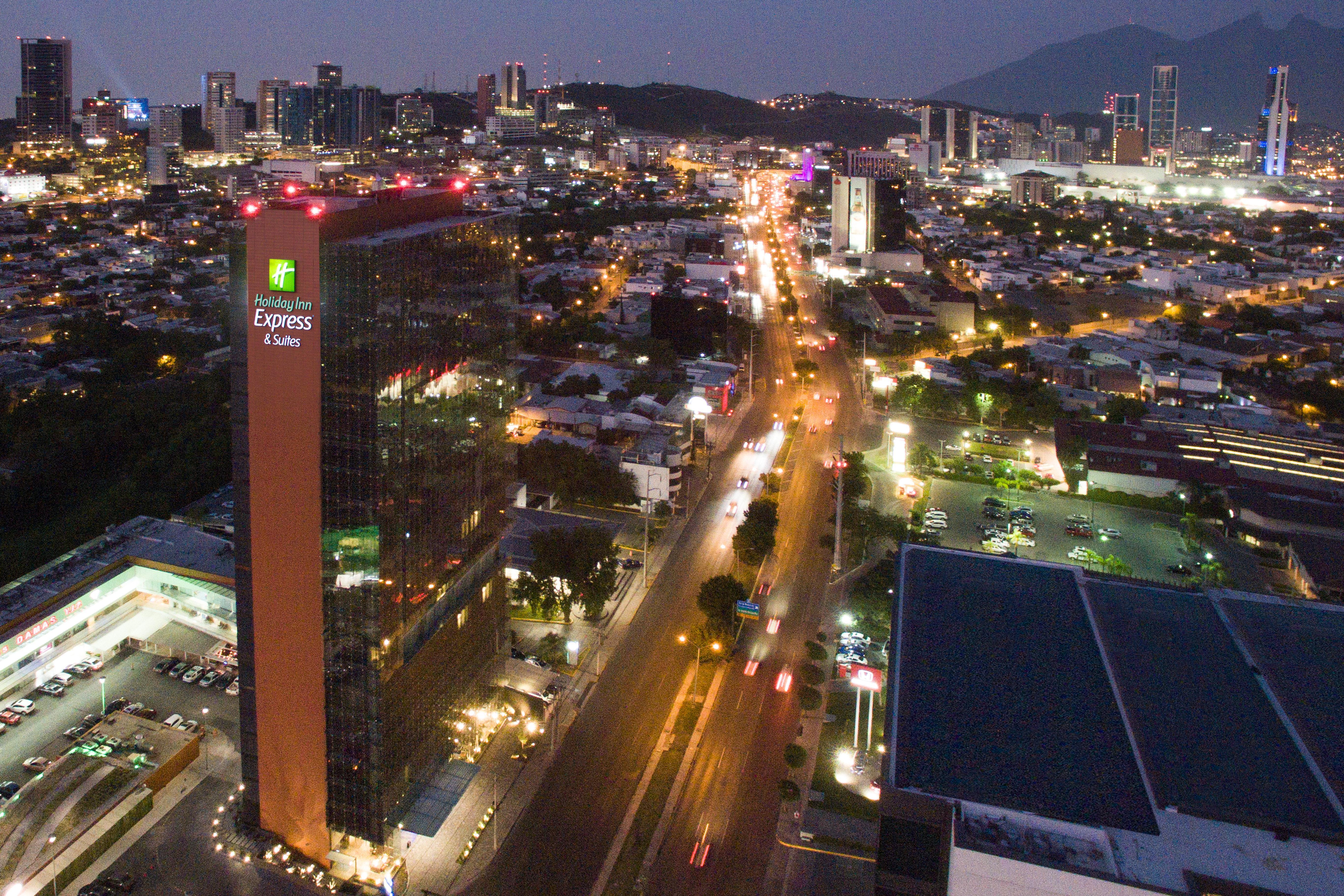 Holiday Inn Express & Suites Monterrey Valle By Ihg San Pedro Garza Garcia Bagian luar foto