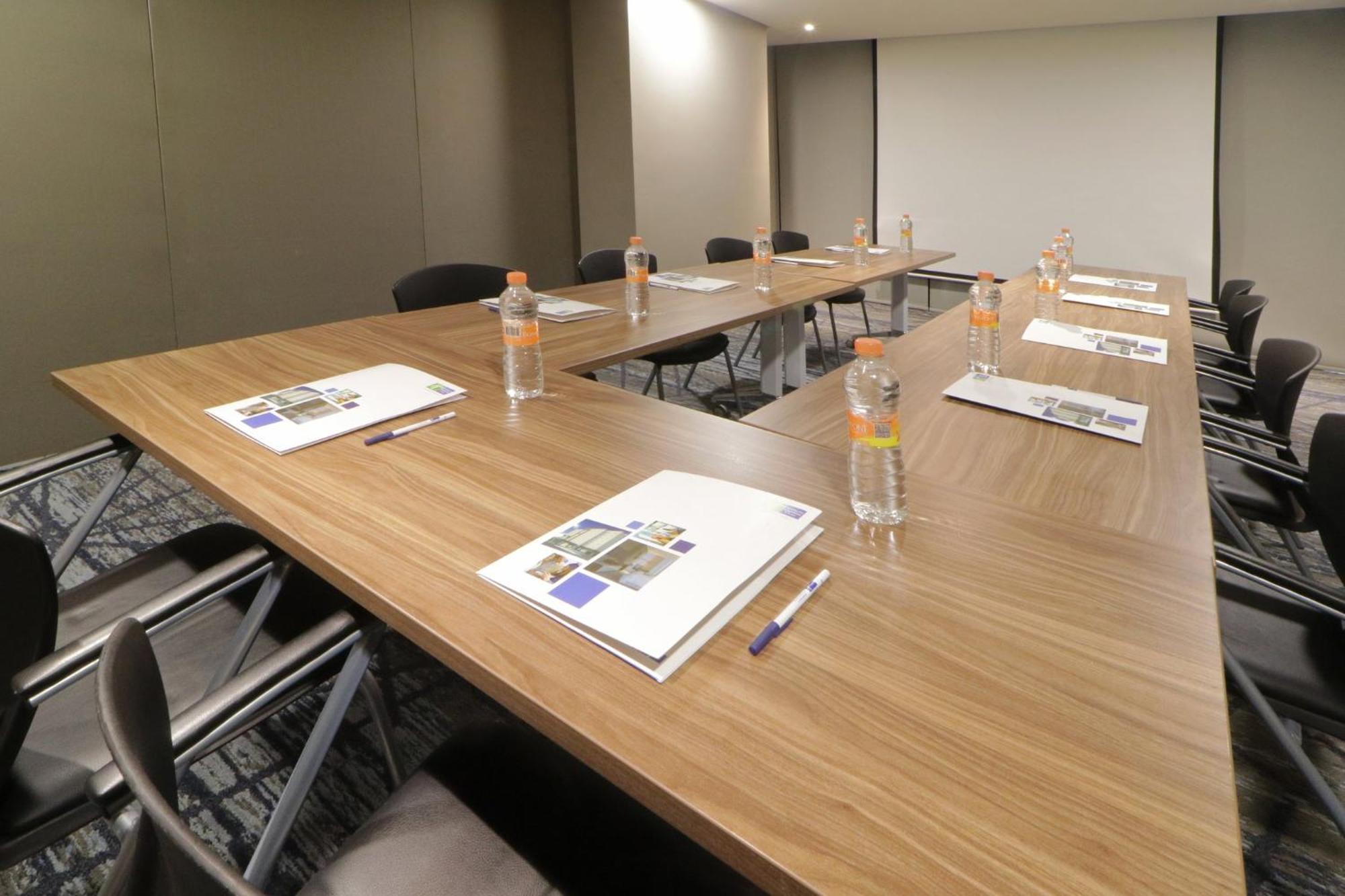 Holiday Inn Express & Suites Monterrey Valle By Ihg San Pedro Garza Garcia Bagian luar foto