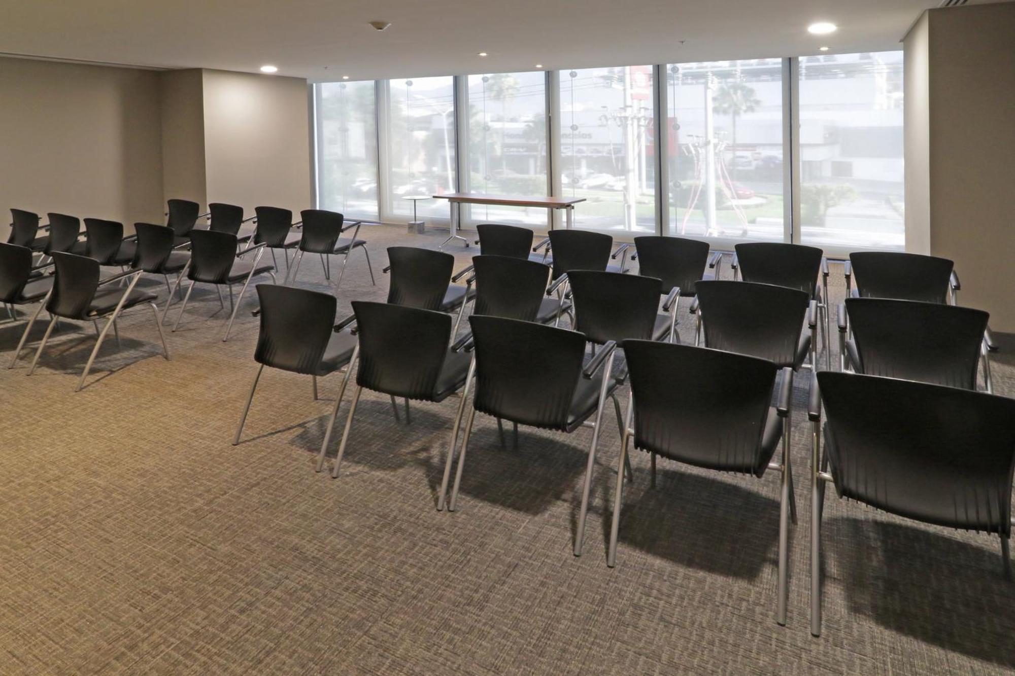 Holiday Inn Express & Suites Monterrey Valle By Ihg San Pedro Garza Garcia Bagian luar foto