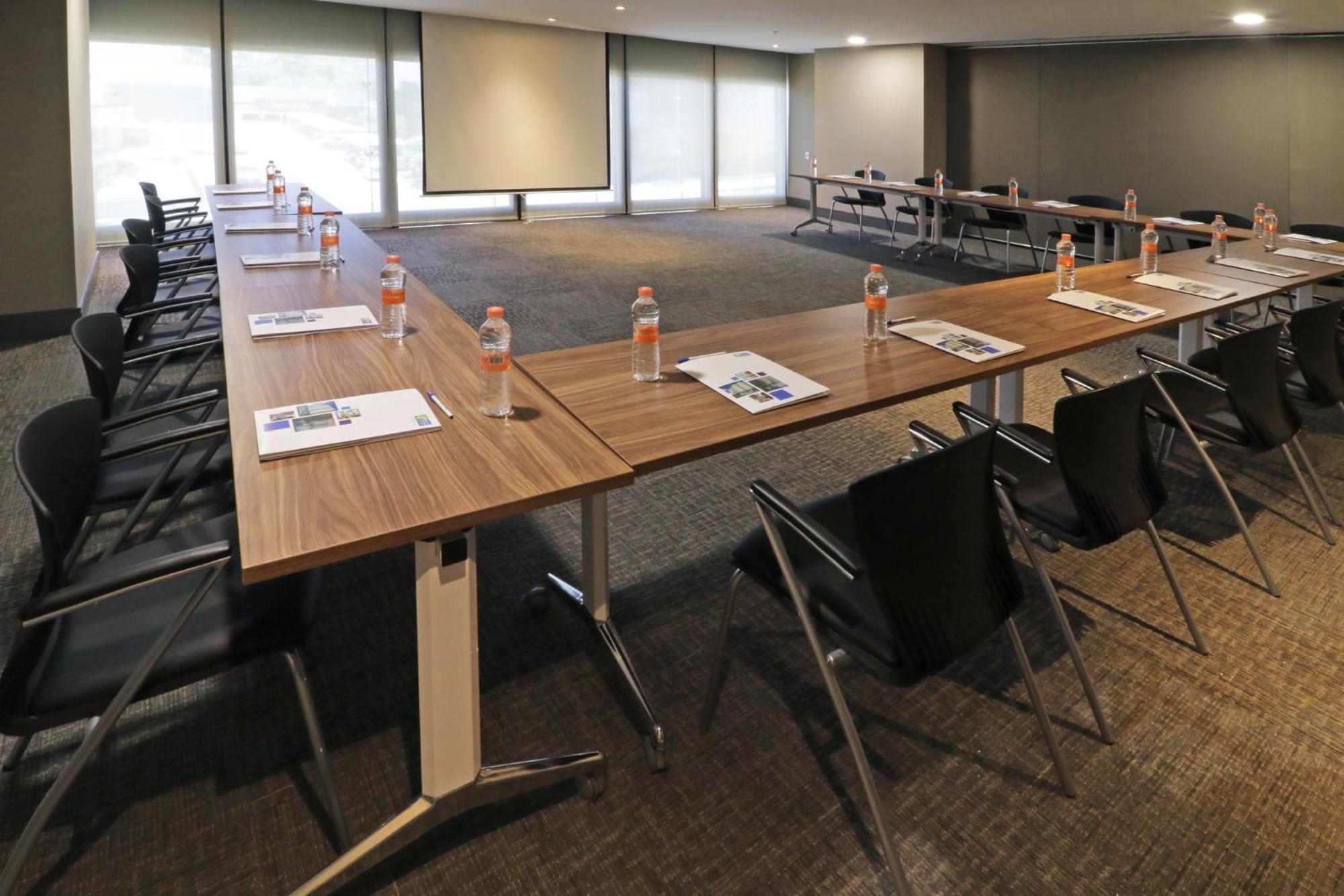 Holiday Inn Express & Suites Monterrey Valle By Ihg San Pedro Garza Garcia Bagian luar foto