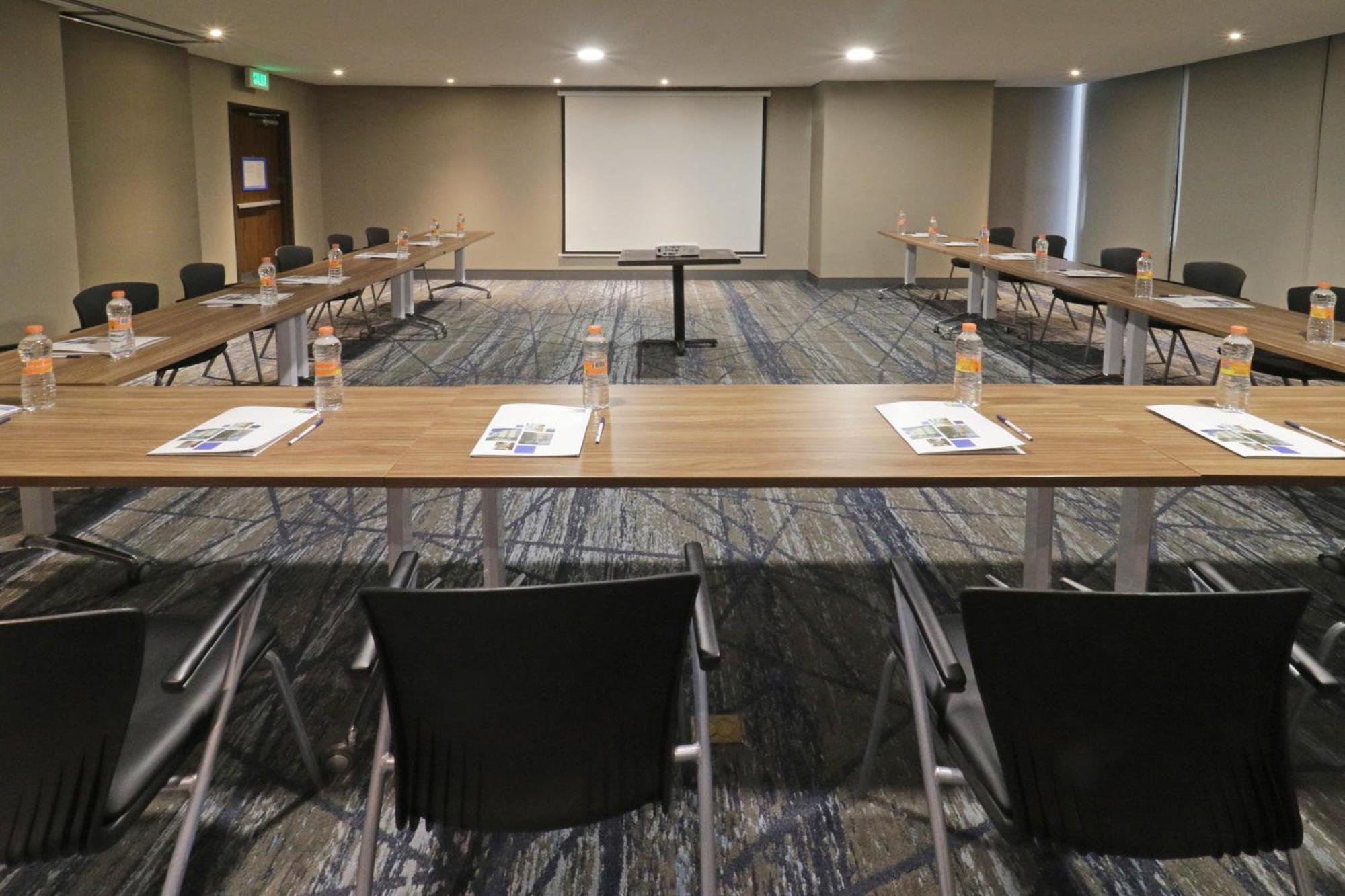 Holiday Inn Express & Suites Monterrey Valle By Ihg San Pedro Garza Garcia Bagian luar foto
