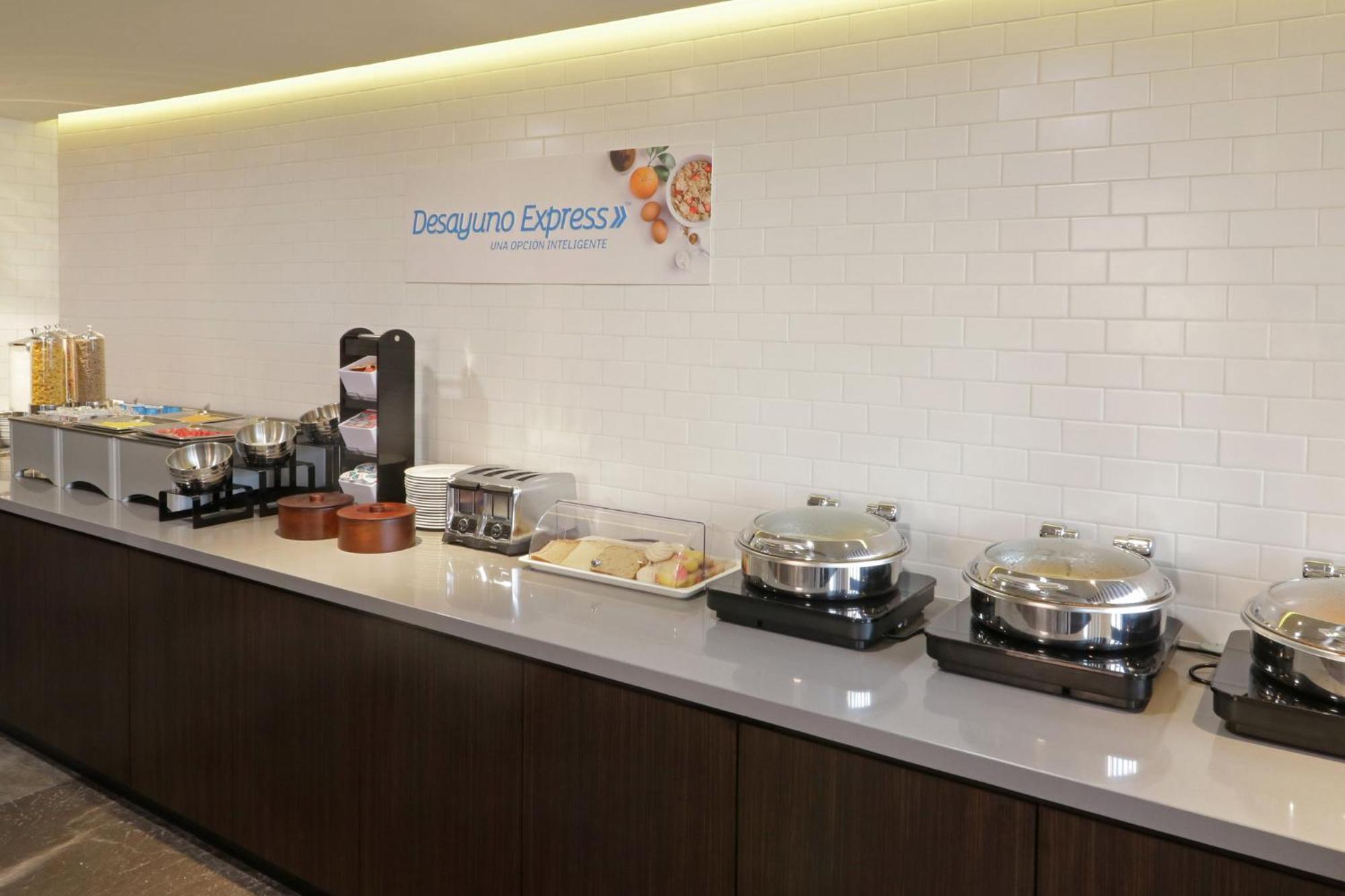 Holiday Inn Express & Suites Monterrey Valle By Ihg San Pedro Garza Garcia Bagian luar foto