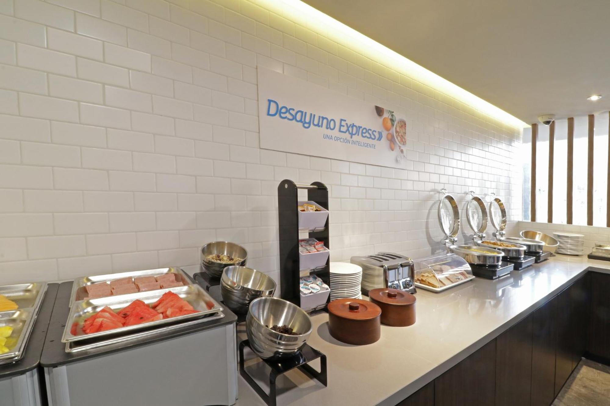 Holiday Inn Express & Suites Monterrey Valle By Ihg San Pedro Garza Garcia Bagian luar foto