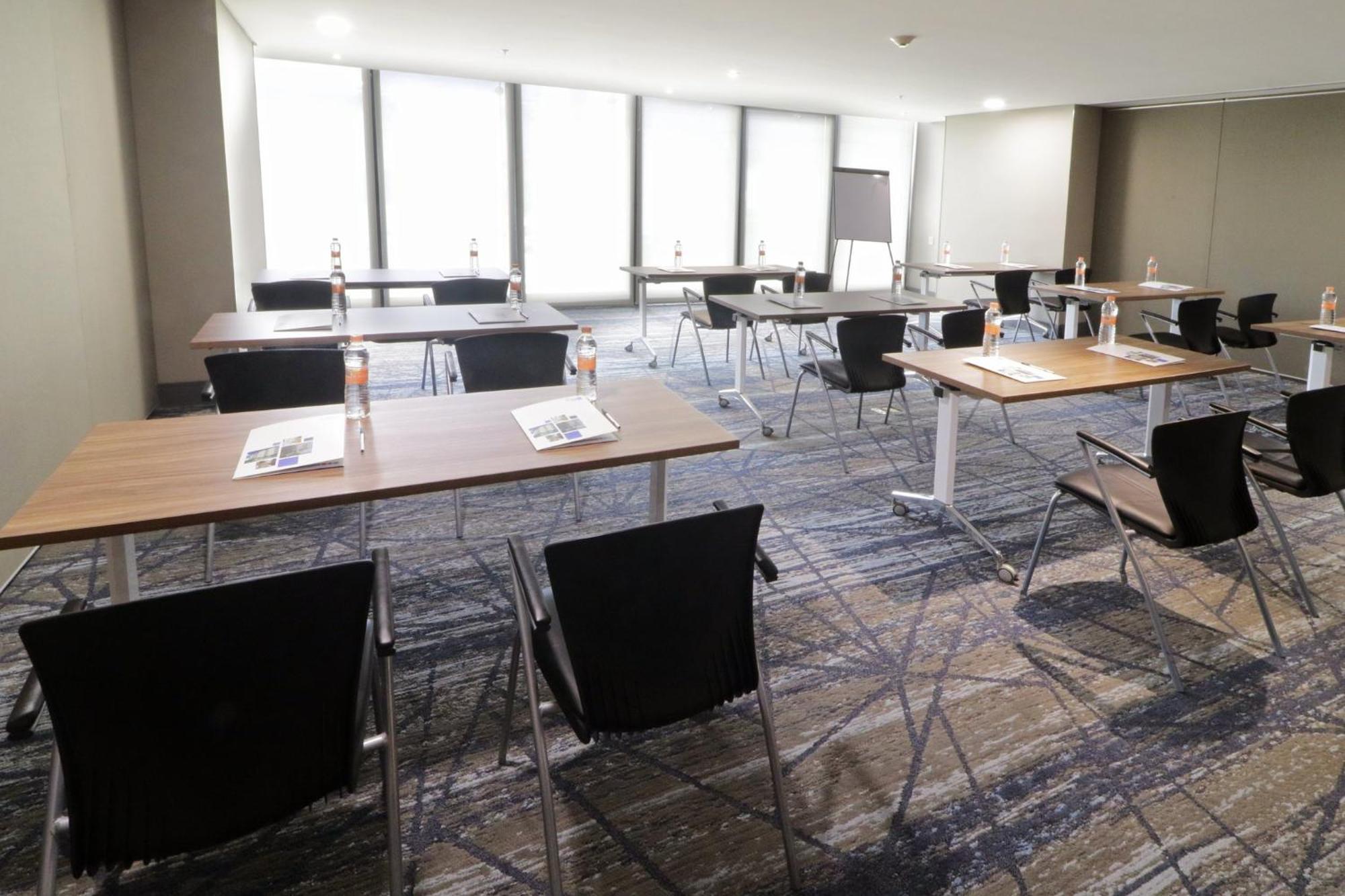 Holiday Inn Express & Suites Monterrey Valle By Ihg San Pedro Garza Garcia Bagian luar foto
