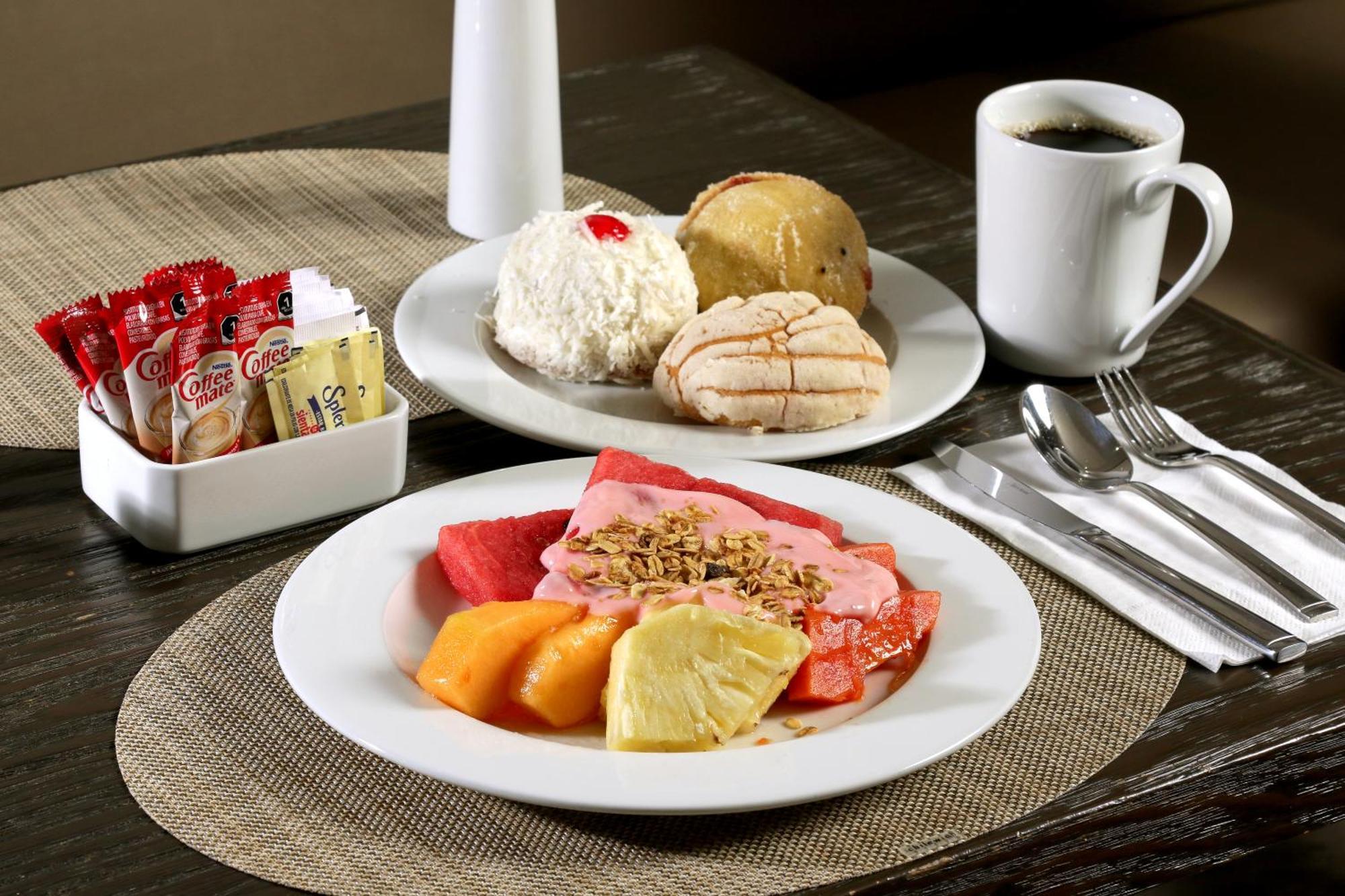 Holiday Inn Express & Suites Monterrey Valle By Ihg San Pedro Garza Garcia Bagian luar foto